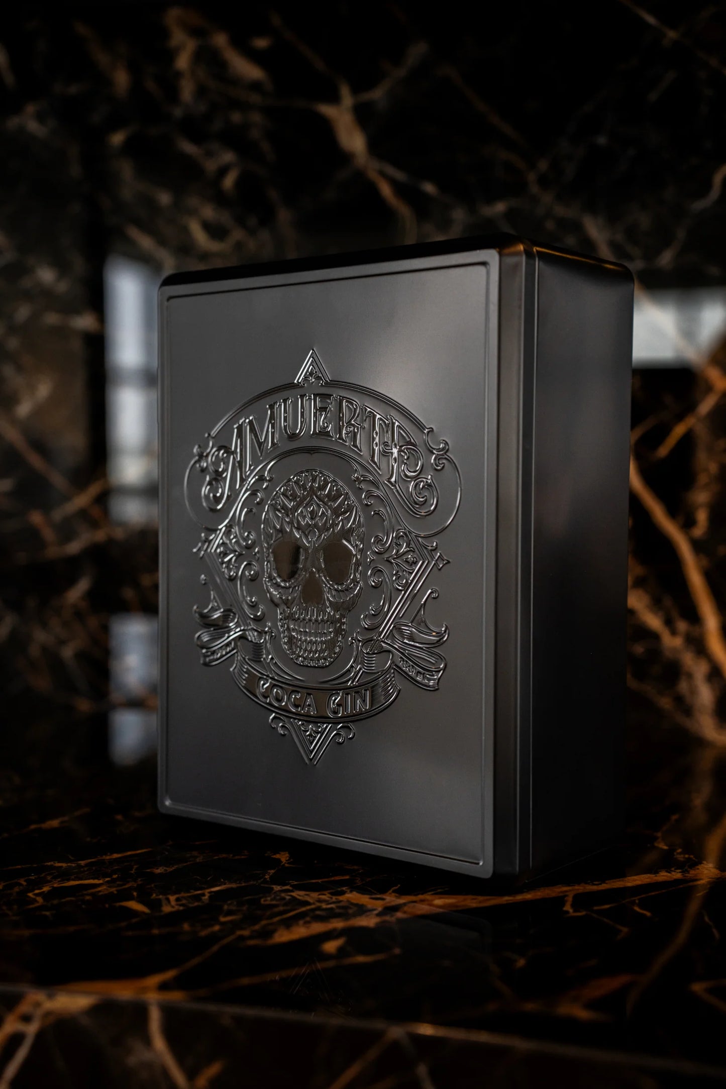 GIN AMUERTE BLACK GIFT BOX CL.70 CON DUE BICCHIERI